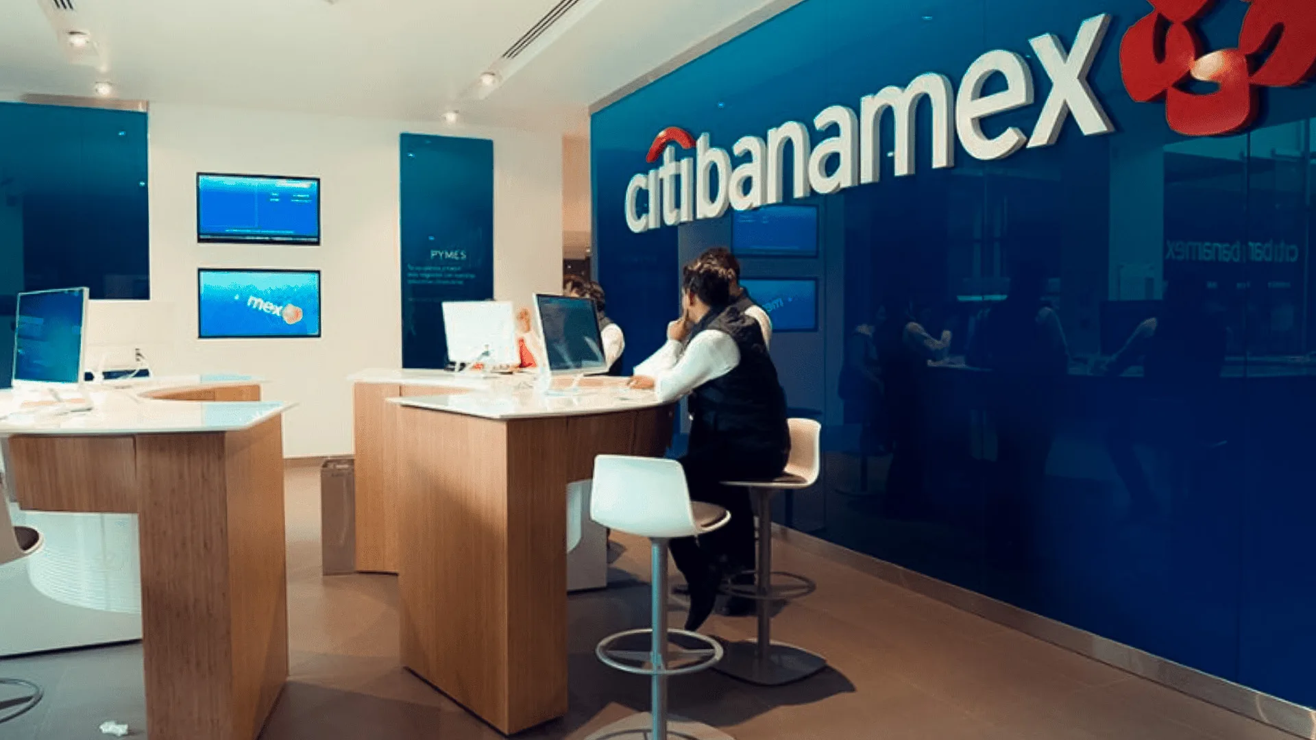 Banamex cambia su anualidad a cobro mensual: ¿te conviene?